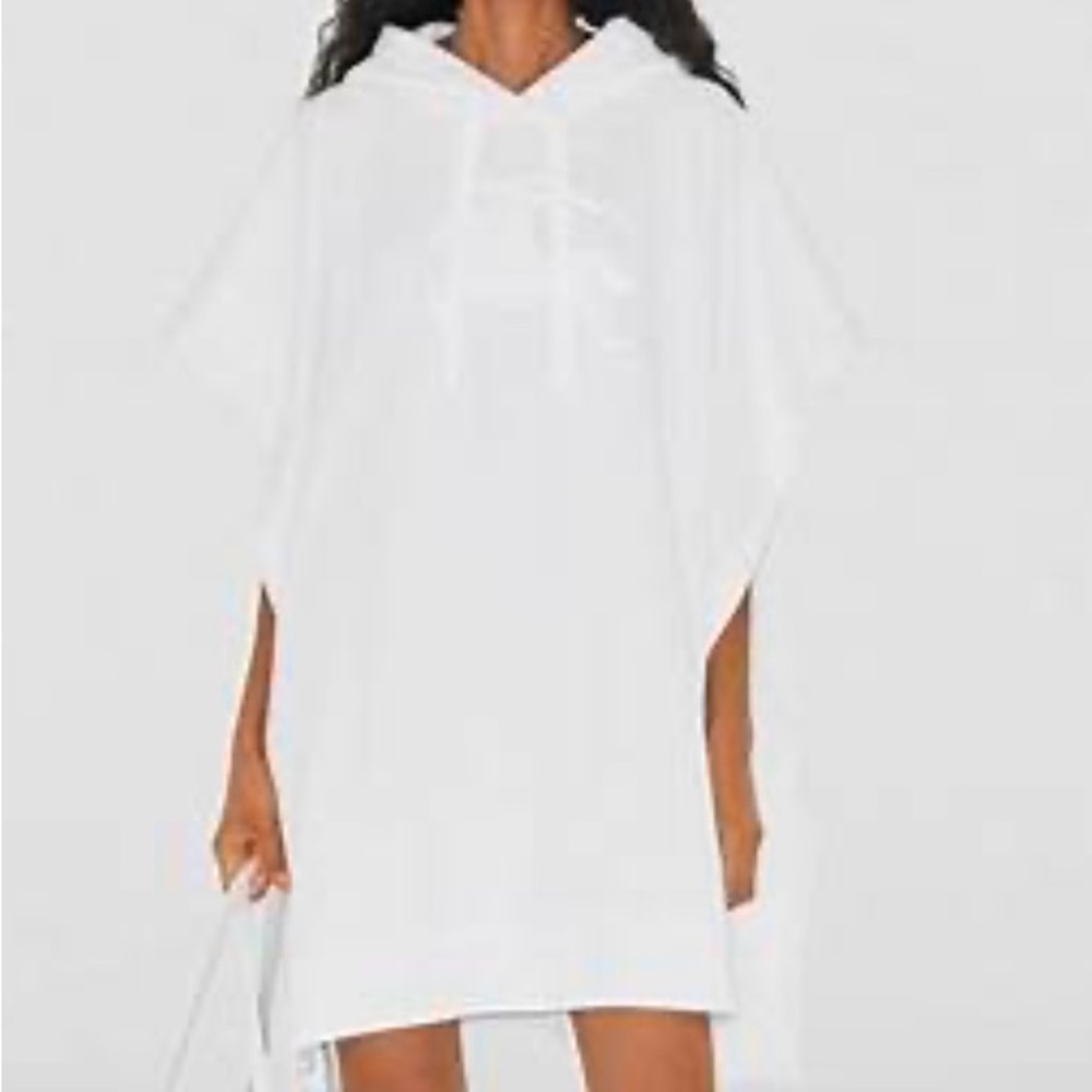 Burberry white  Hooded towel EKD cape